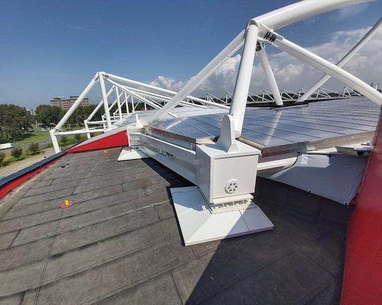 Construção de cobertura de estádio